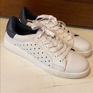 New Sugar white sneakers with navy detail 7.5